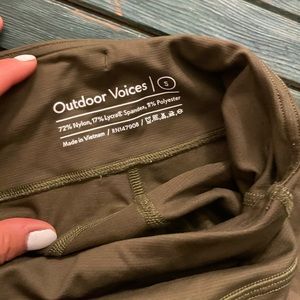 Outdoor Voices leggings size s, green